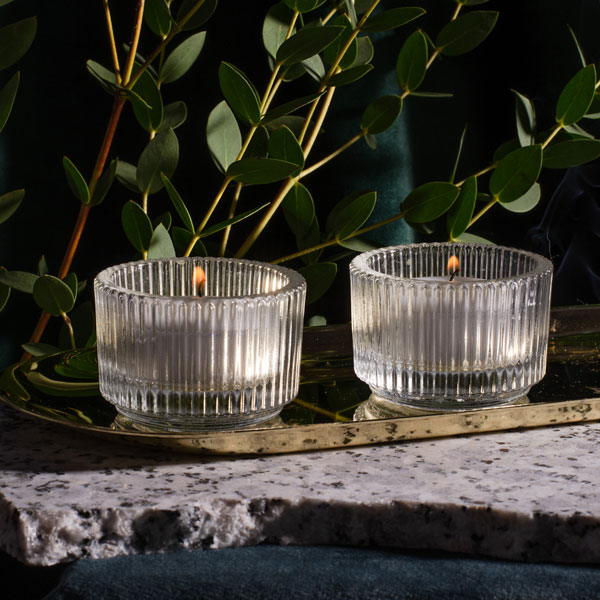 Tealighty sojowe - zestaw 8 szt. 1 Tealighty sojowe odpalone