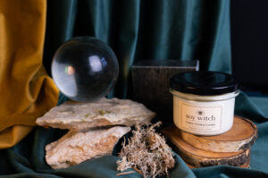 Palo Santo – poznaj magiczną moc świętego drzewa 3 Olejek do świeczek